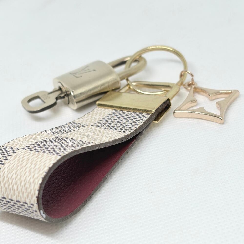 Louis Vuitton Lock & Key #304 w/a Damier Canvas Loop & Gold Star Charm Key Ring - Picture 7 of 9